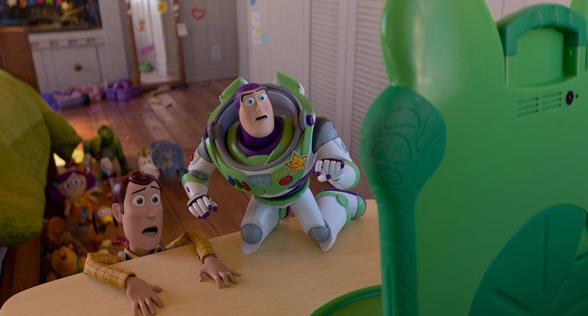 仲間の最大の危機にウッディとバズの名コンビが帰ってくる! 映画『トイ